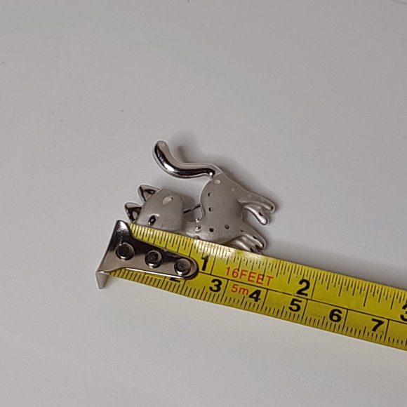 Silver Tone Metal Spotted Cat Brooch - Picture 11 of 11